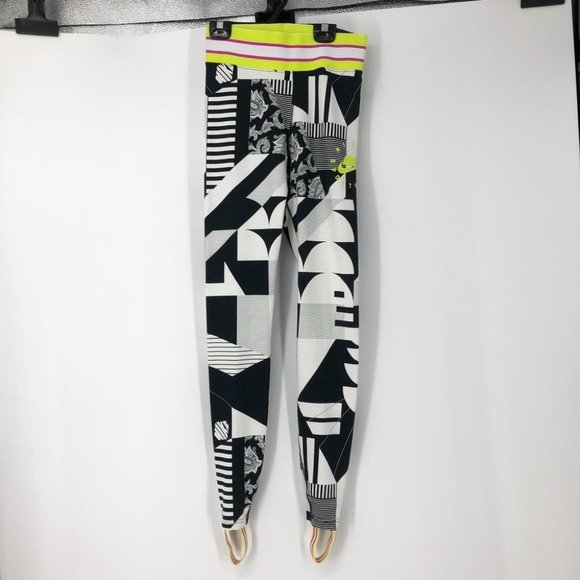 NWT Nike black white abstract Leg-A-See leggings foot  strap xs - Picture 3 of 15